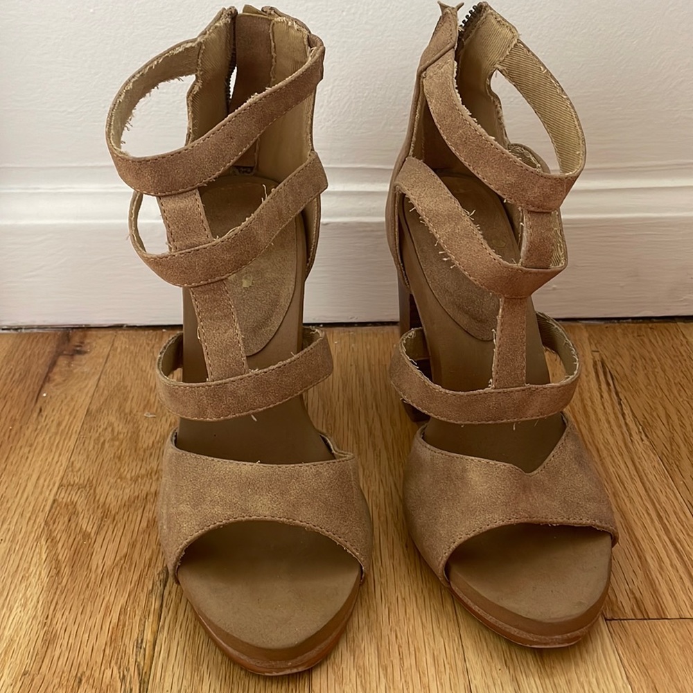 Groove Heeled Shoes
